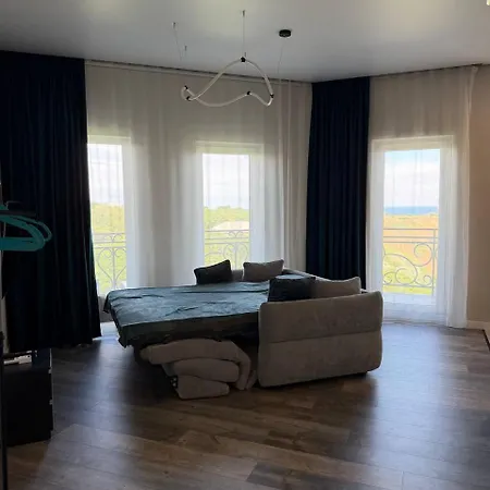 з видом на море, дача ковалевского, авиньон Apartment *